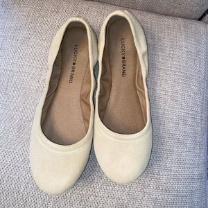 Women’s flats